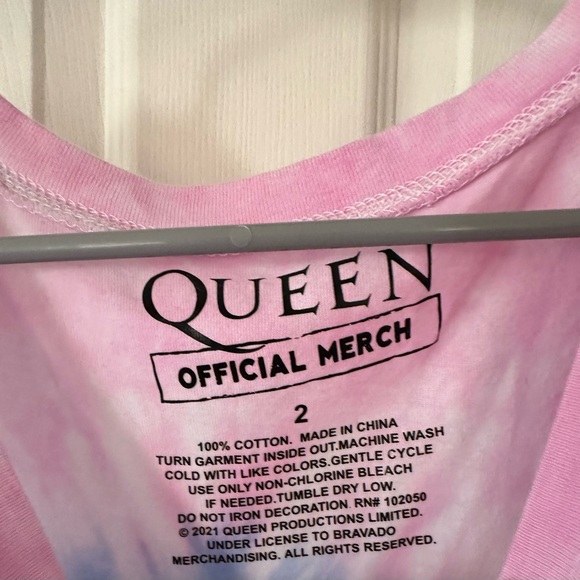 NWOT Torrid Queen Pink and Blue Tie-Dye T-Shirt size 2 - Picture 3 of 3